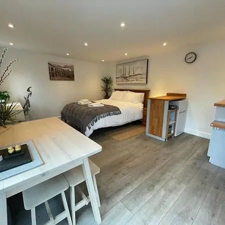 Luxury Cabin With Hot-Tub Cheltenham Exterior photo