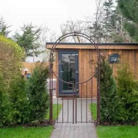 Luxury Cabin With Hot-Tub Cheltenham Exterior photo