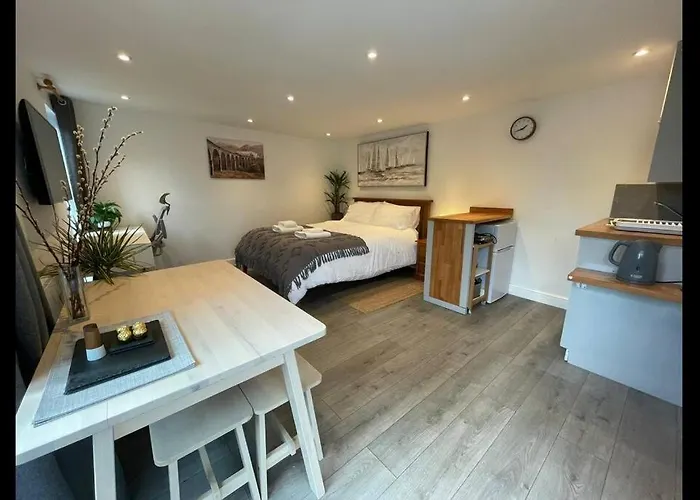 Luxury Cabin With Hot-Tub & Cold Plunge!