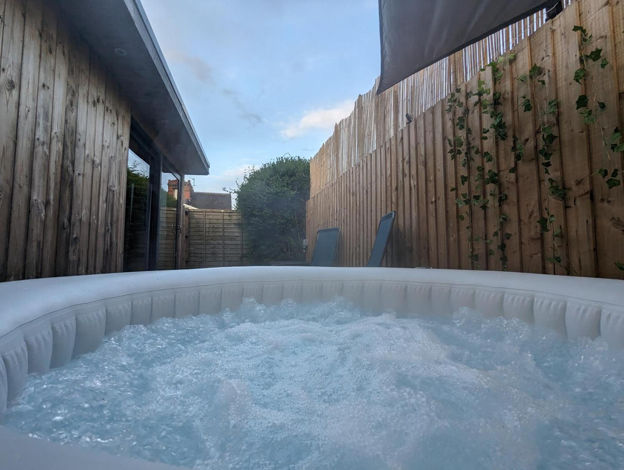 Luxury With Hot-tub & Cold Plunge!